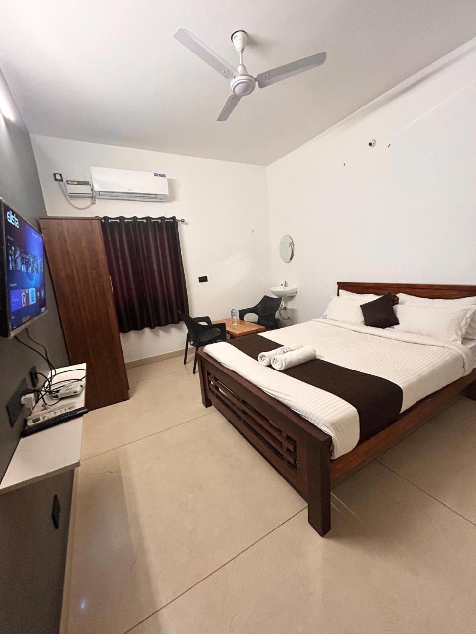 The Ocean Grand Hotel Puducherry Buitenkant foto