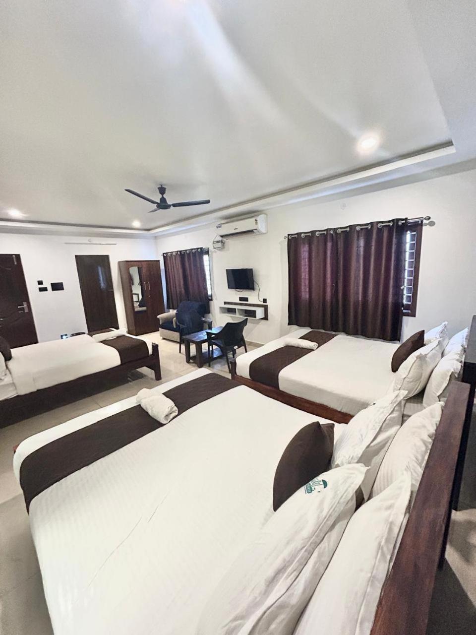 The Ocean Grand Hotel Puducherry Buitenkant foto