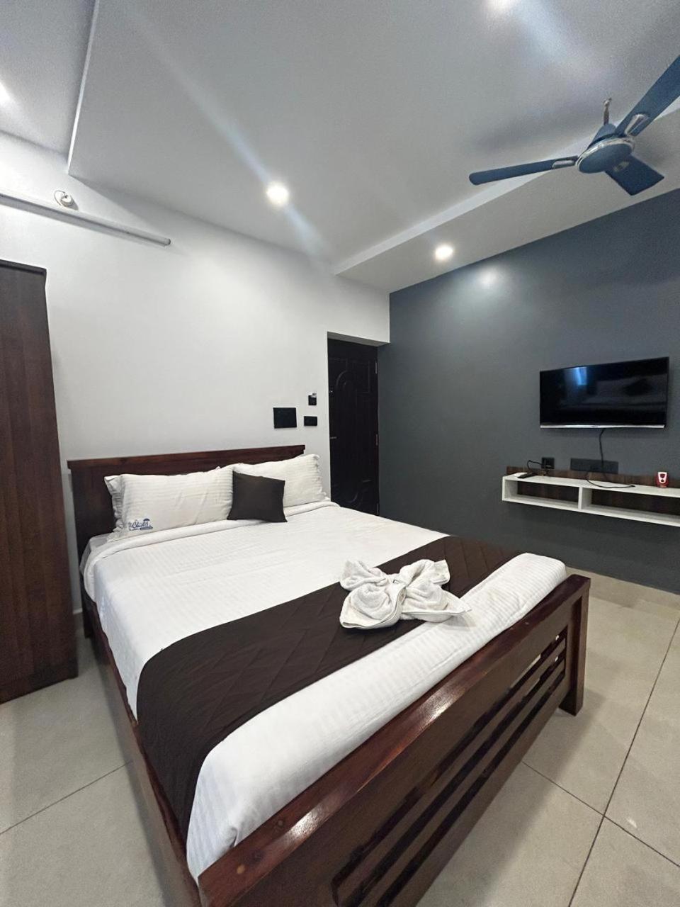 The Ocean Grand Hotel Puducherry Buitenkant foto