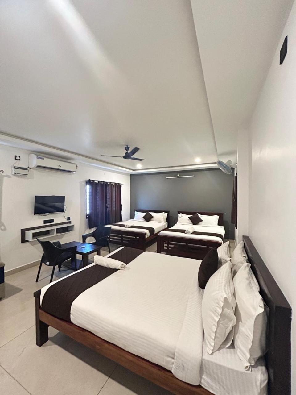The Ocean Grand Hotel Puducherry Buitenkant foto